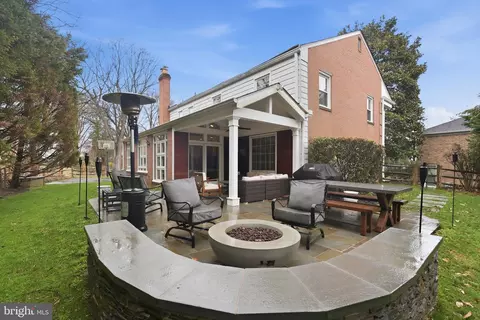 Exterior - 1 Paddock Ct, Potomac, MD 20854 photo 4 of 6