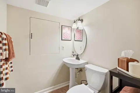 Bath - 1 Paddock Ct, Potomac, MD 20854 photo 5 of 5