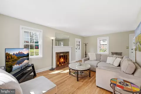 2406 Churchill Rd, Silver Spring, MD 20902 photo 2