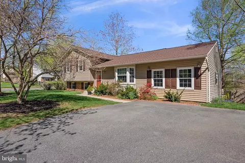 8505 Calypso Ln, Gaithersburg, MD 20879