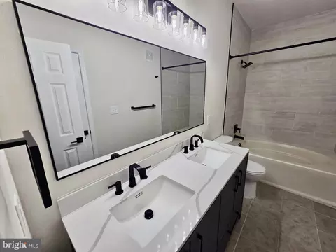 13504 Derry Glen Ct #201, Germantown, MD 20874