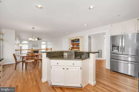 Kitchen - 17900 Hickman St, Poolesville, MD 20837 photo 5 of 8