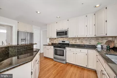 Kitchen - 17900 Hickman St, Poolesville, MD 20837 photo 7 of 8