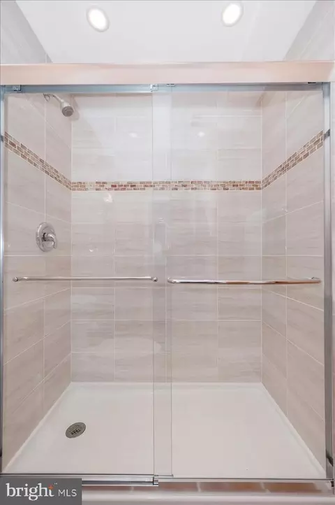 Bath - 17900 Hickman St, Poolesville, MD 20837 photo 8 of 8