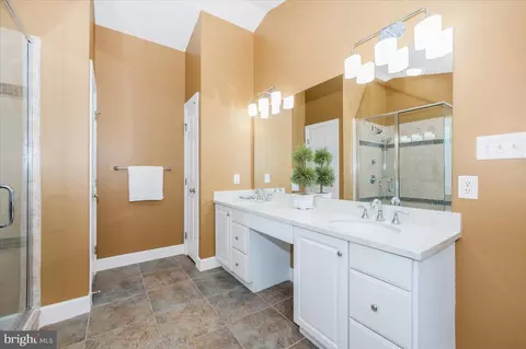 Bath - 17900 Hickman St, Poolesville, MD 20837 photo 4 of 8