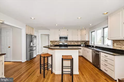 Kitchen - 17900 Hickman St, Poolesville, MD 20837 photo 3 of 8