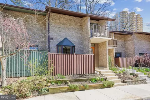 9211 Three Oaks Dr, Silver Spring, MD 20901