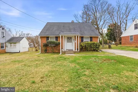 1105 Edmonston Dr, Rockville, MD 20851