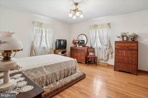 Bedroom - 21909 Frederick Rd, Boyds, MD 20841 photo 2 of 4