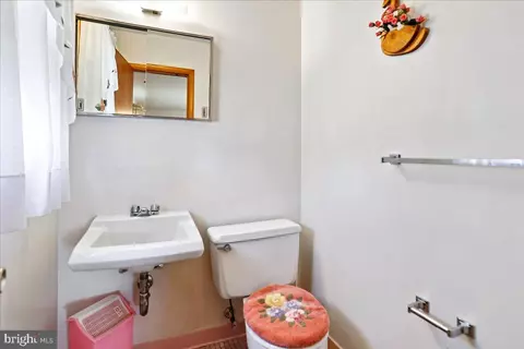 Bath - 21909 Frederick Rd, Boyds, MD 20841 photo 1 of 2
