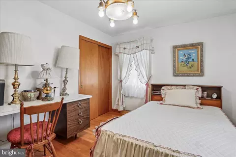 Bedroom - 21909 Frederick Rd, Boyds, MD 20841 photo 4 of 4