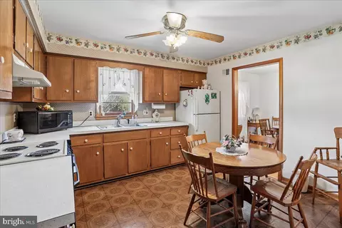 Kitchen - 21909 Frederick Rd, Boyds, MD 20841 photo 2 of 2