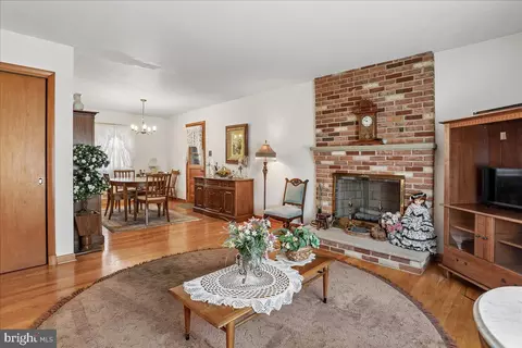 Living - 21909 Frederick Rd, Boyds, MD 20841 photo 1 of 2