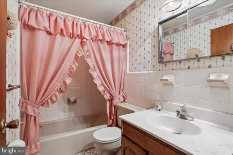 Bath - 21909 Frederick Rd, Boyds, MD 20841 photo 2 of 2