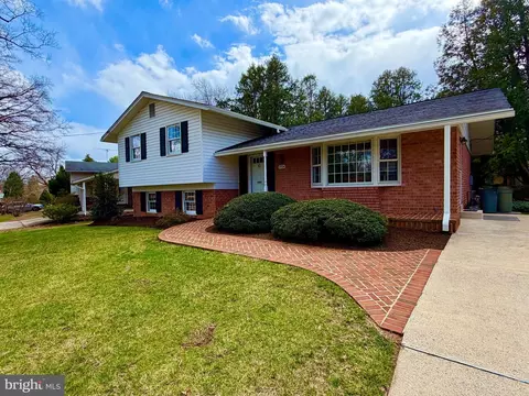 11724 Enid Dr, Potomac, MD 20854