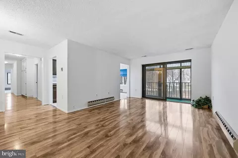 Living - 15311 Pine Orchard Dr #87-2A, Silver Spring, MD 20906 photo 2 of 3