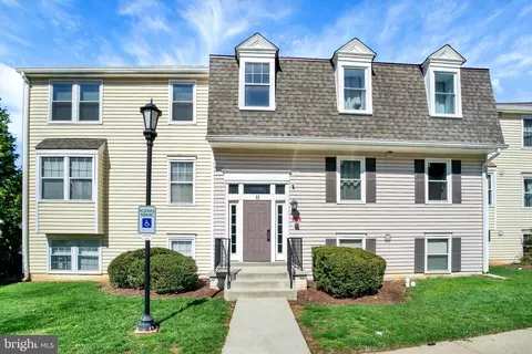 11 Pickering Ct #11-201, Germantown, MD 20874
