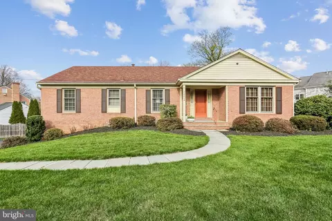 11001 Rosemont Dr, Rockville, MD 20852