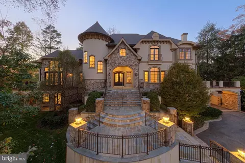 8710 Fernwood Rd, Bethesda, MD 20817