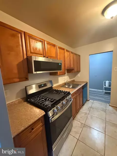 19429 Brassie Pl #304, Montgomery Village, MD 20886