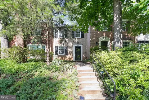 856 Azalea Dr #20-856, Rockville, MD 20850