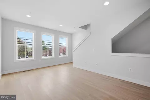 Living - 12626 Layhill Rd, Silver Spring, MD 20906 photo 4 of 6