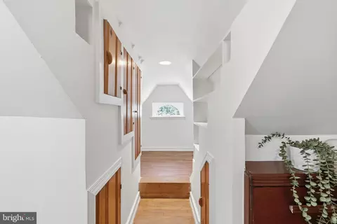Entry Way - 9504 Riley Rd, Silver Spring, MD 20910 photo 2 of 3