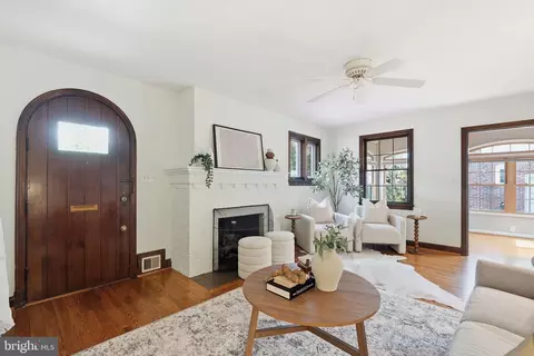 Entry Way - 9504 Riley Rd, Silver Spring, MD 20910 photo 1 of 3