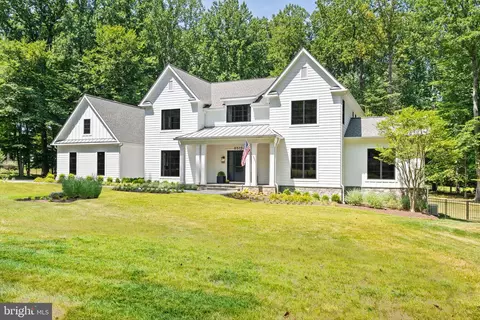 8512 Horseshoe Ln, Potomac, MD 20854