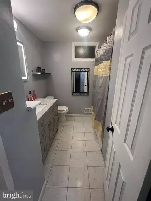 Bath - 11321 College View Dr, Silver Spring, MD 20902 photo 1 of 11