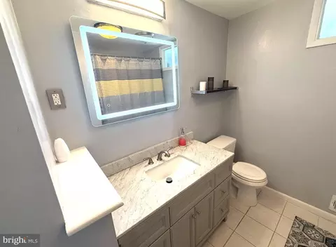 Bath - 11321 College View Dr, Silver Spring, MD 20902 photo 3 of 11