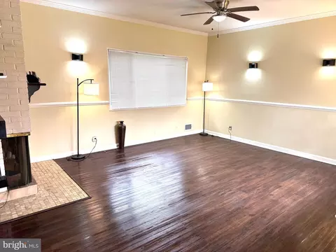 Living - 11321 College View Dr, Silver Spring, MD 20902 photo 1 of 2
