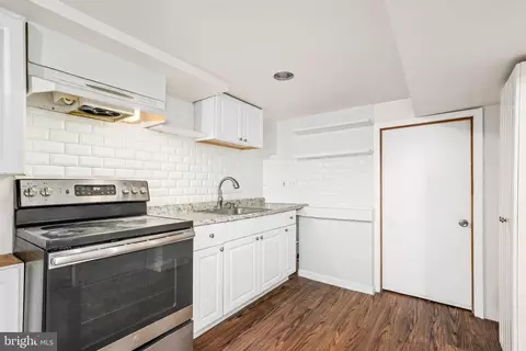 Kitchen - 10149 Sutherland Rd, Silver Spring, MD 20901 photo 2 of 2