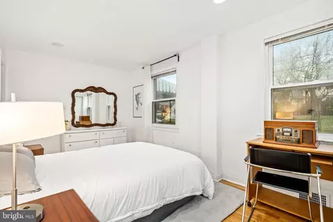 Bedroom - 10149 Sutherland Rd, Silver Spring, MD 20901 photo 5 of 7