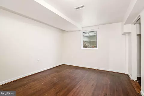Bedroom - 10149 Sutherland Rd, Silver Spring, MD 20901 photo 2 of 7