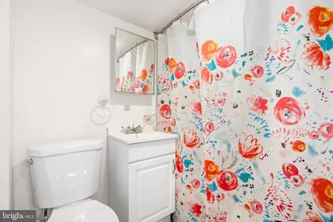 Bath - 10149 Sutherland Rd, Silver Spring, MD 20901 photo 2 of 2