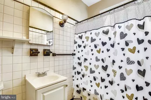 Bath - 746 Thayer Ave, Silver Spring, MD 20910 photo 2 of 3