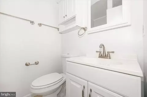 Bath - 11852 Huggins Dr, Silver Spring, MD 20902 photo 1 of 5