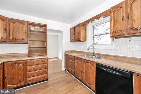 Kitchen - 11852 Huggins Dr, Silver Spring, MD 20902 photo 2 of 5