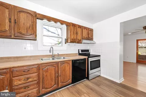 Kitchen - 11852 Huggins Dr, Silver Spring, MD 20902 photo 4 of 5