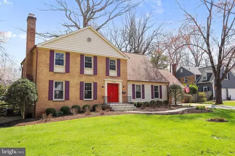 11209 Farmland Dr, Rockville, MD 20852