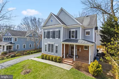 9204 Lindale Dr, Bethesda, MD 20817