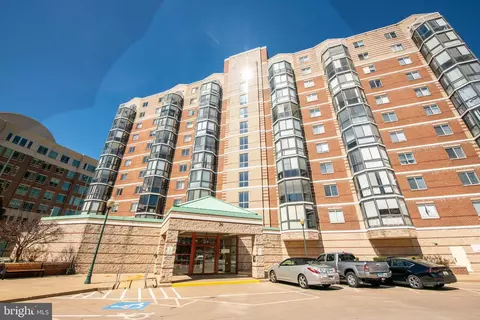 24 Courthouse Sq #212, Rockville, MD 20850