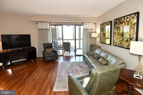 3100 N Leisure World Blvd #811, Silver Spring, MD 20906