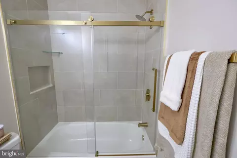 Bath - 2800 Gunarette Way, Silver Spring, MD 20906 photo 6 of 10