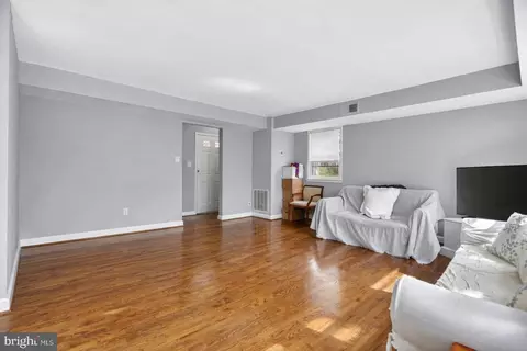 Living - 8545 Geren Rd #23-1, Silver Spring, MD 20901 photo 2 of 2