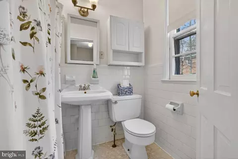 Bath - 8545 Geren Rd #23-1, Silver Spring, MD 20901 photo 1 of 2