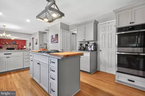 2036 Mayflower Dr, Silver Spring, MD 20905 photo 8