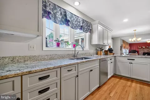 2036 Mayflower Dr, Silver Spring, MD 20905 photo 9