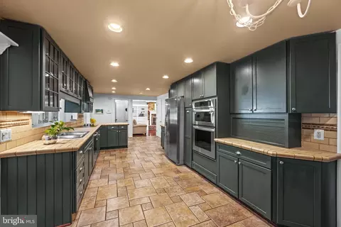 Kitchen - 6 Starlight Ct, Potomac, MD 20854 photo 1 of 7